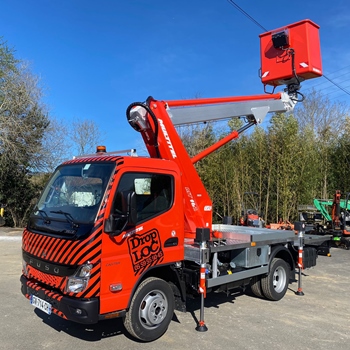 Camion MITSUBISHI NACELLE 16 METRES